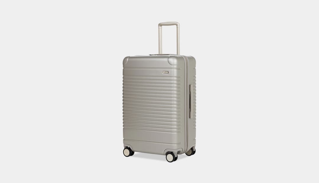 Arlo Skye The Frame Carry-On Review (2025): Zipperless Calm, Real-World Pros/Cons